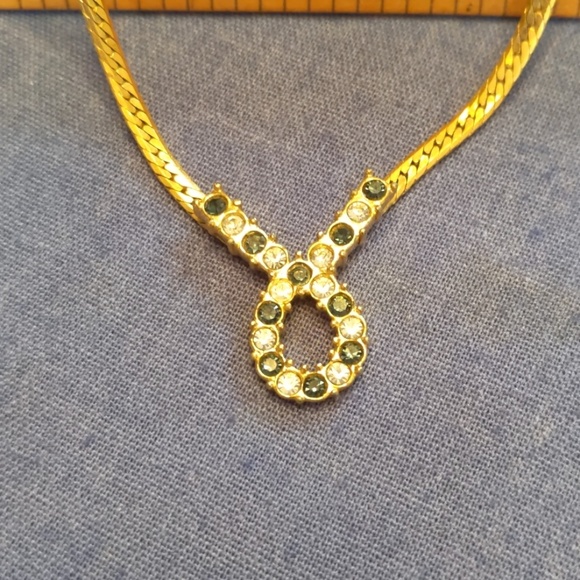 Avon necklace - Picture 1 of 3